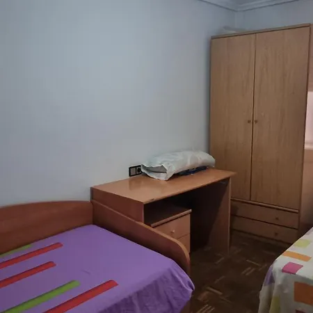 Plaza Del Oeste 4 Dormitorios, 2 Banos , Parking 아파트 *