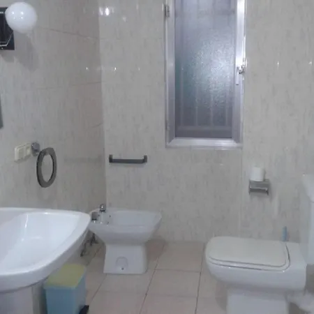 شقة Plaza Del Oeste 4 Dormitorios, 2 Banos , Parking *